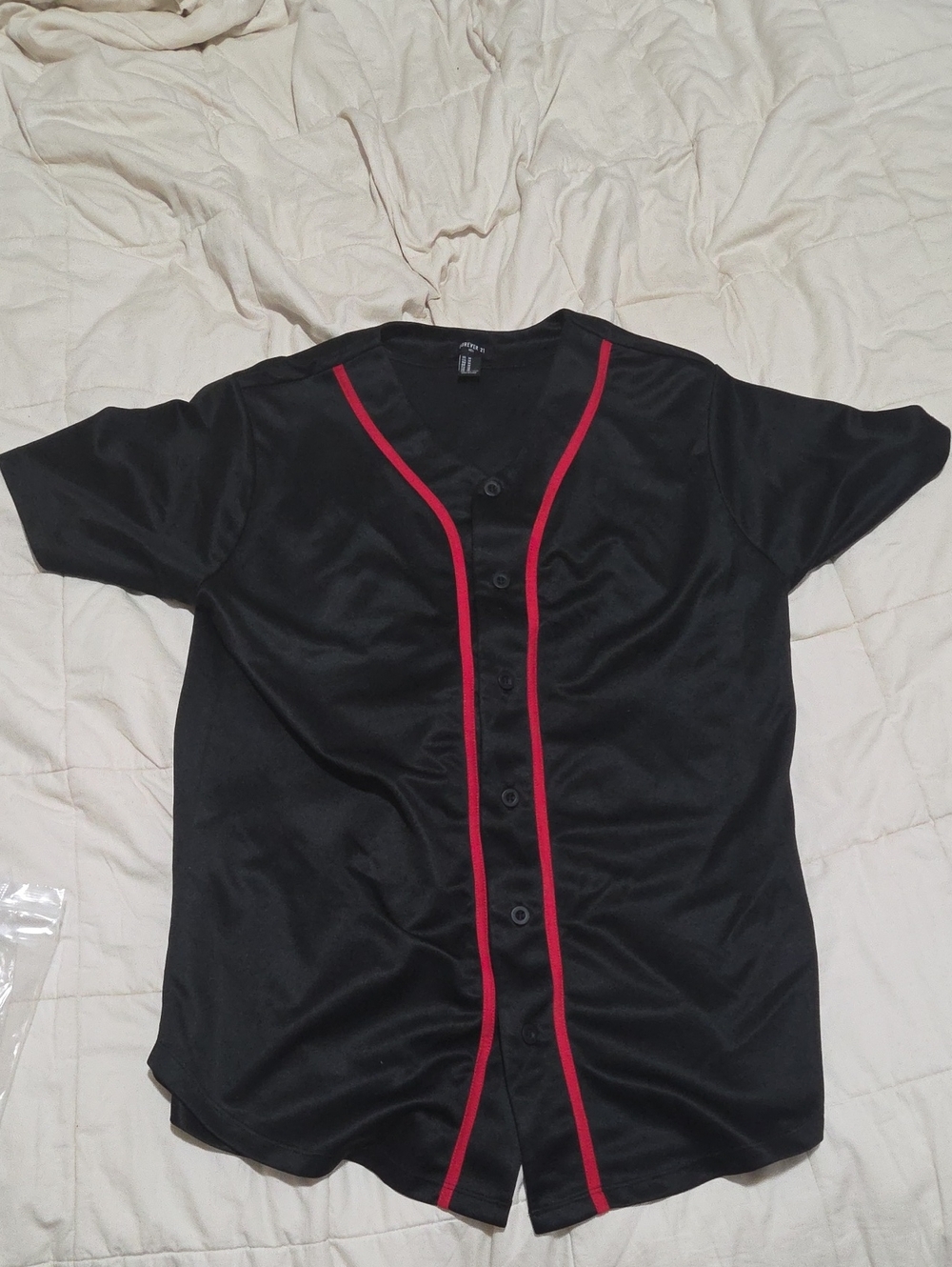 Forever 21 Men's Medium Black Baseball Jersey with Red Trim